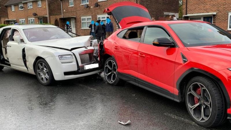 İngiltere’de Son Zamanların En ‘Pahalı’ Kazası: Rolls-Royce ile Lamborghini Birbirine Girdi