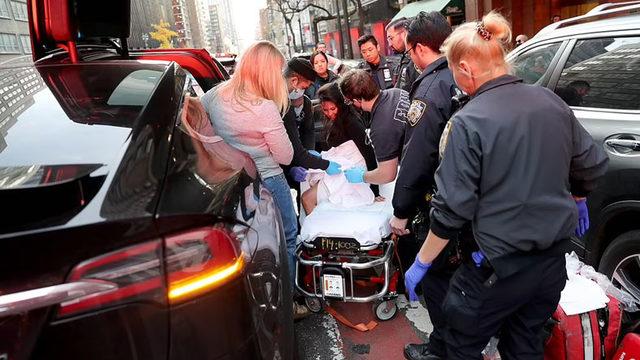 ’Tesla Bebek’ ile Tanışın: Bir Kadın, Tesla Kendi Kendine Giderken Arabada Doğum Yaptı