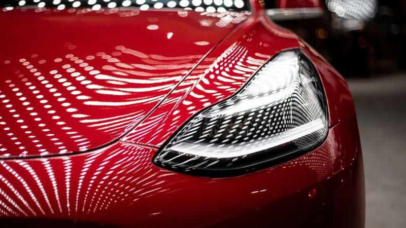 Tesla, 2021 Model 3 Modellerinin Menzilini Artırdı