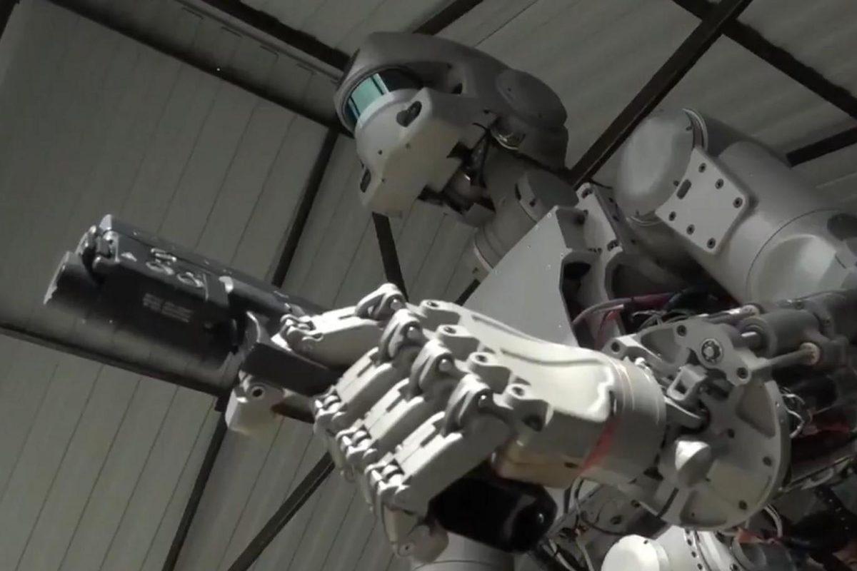 Rusya’nın İnsansı Robotu Fedor, Eski Kozmonotları Sarhoşlukla Suçladı