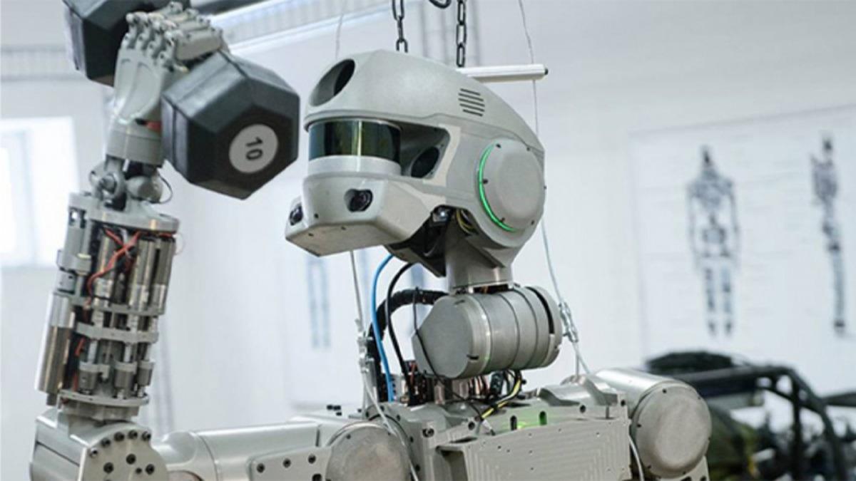 Rusya’nın İnsansı Robotu Fedor, Eski Kozmonotları Sarhoşlukla Suçladı