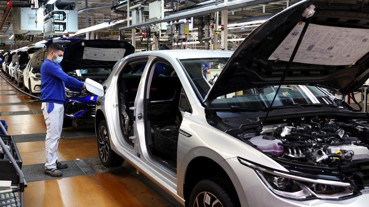 Motorlu Araç Satıcıları Federasyonu’ndan Döviz Açıklaması: Kurdaki Düşüş İkinci El Otomobillere de Yansıyacak