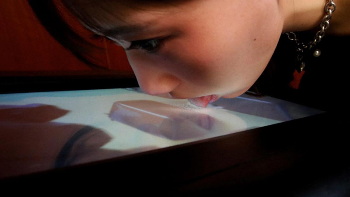 Ekrana Ekmek Banacağız: Yiyeceklerin Tadını Alabildiğiniz Bir Ekran Teknolojisi Geliştirildi