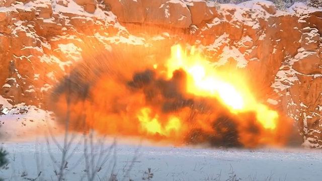 YouTuber, Gıcır Gıcır Tesla Model S’e Dinamit Bağlayıp Havaya Uçurdu [Video]