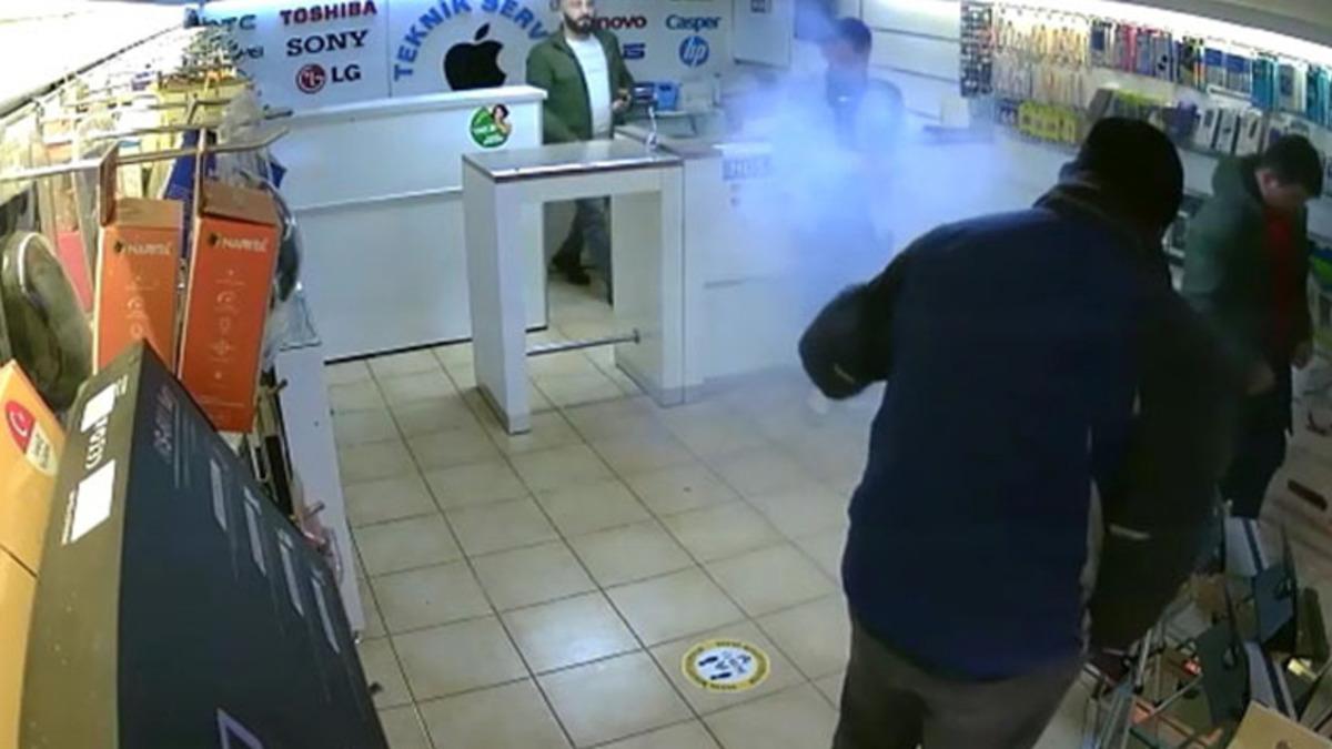 Rize’de Şişmiş Telefon Bataryası Patladı: "Hamur Gibi Yoğurmaya Başladı” [Video]