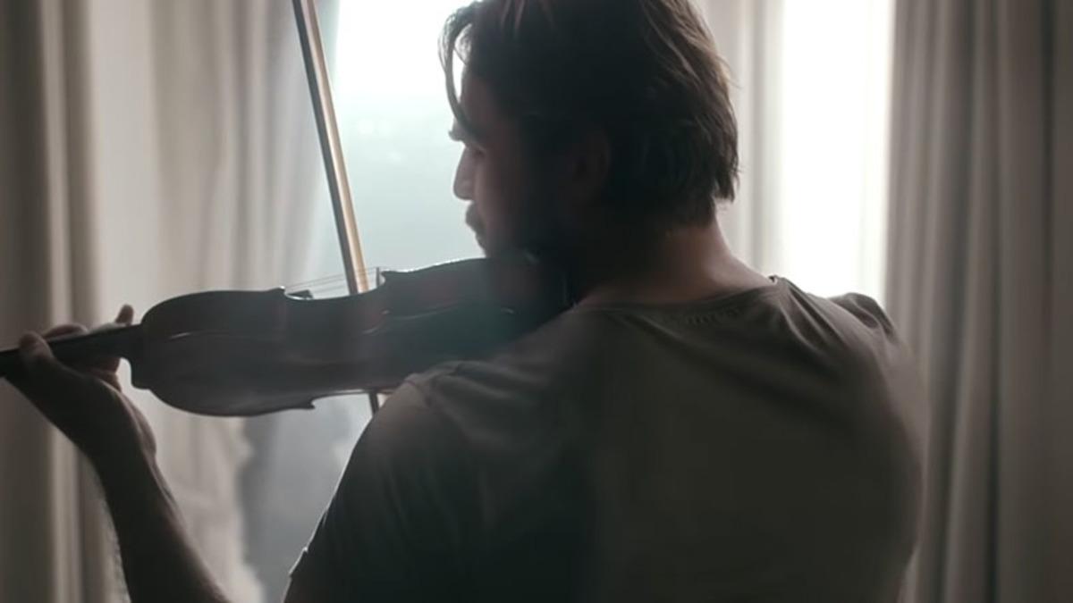 Engin Altan Düzyatan’ın Başrolde Olduğu Netflix Türkiye Yapımı ’Babamın Kemanı’ndan İlk Fragman Geldi