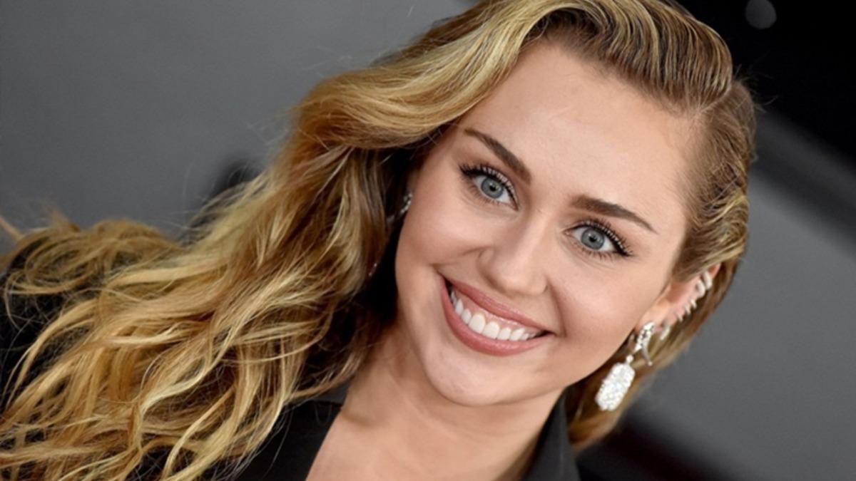 Ünlü Şarkıcı Miley Cyrus: Uzaylılar Tarafından Kovalandım (Evet Tarafından)