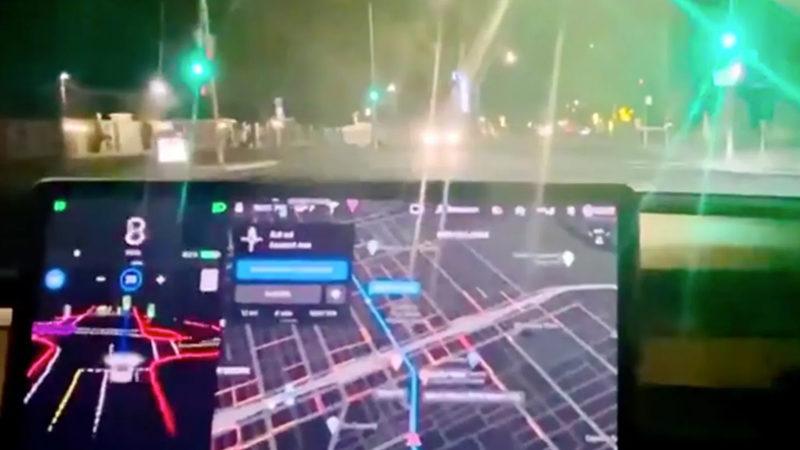 Tesla, Tam Otomatik Sürüş Sistemini Beta Olarak Dağıtmaya Başladı