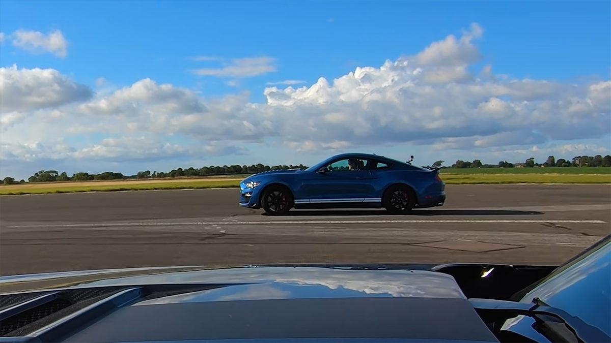 Asfalt Ağladı Be: Mustang Shelby GT500 ve Mustang CS850GT Drag Yarışında Tozu Dumana Kattı