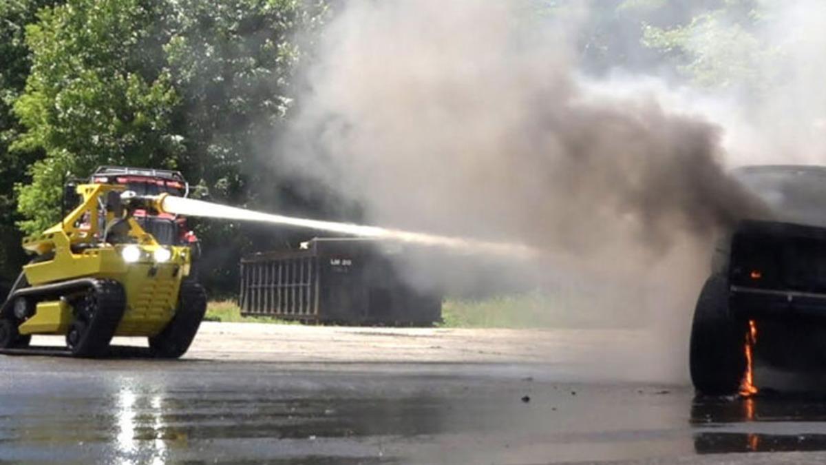 ABD’nin İtfaiyeci Robotu İlk Yangınına Müdahale Etti