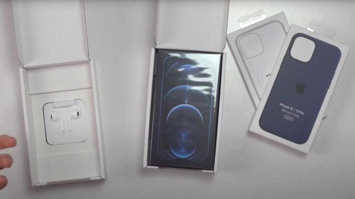 Apple, Fransa’daki Kulaklıklı iPhone 12’ler İçin Kutuyu Büyütmek Yerine Ekstra Bir Kutu Üretti