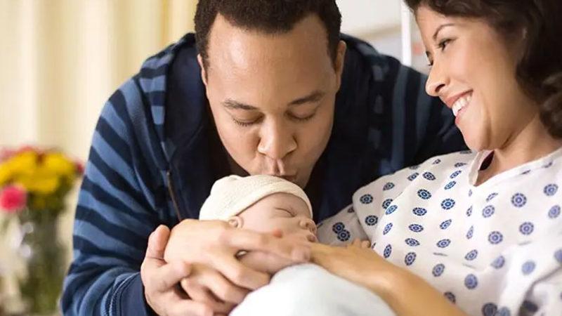 Anne ve Babanın Bebeği Beslemek İçin Daha Anne Karnındayken Kavgaya Başladığı Keşfedildi