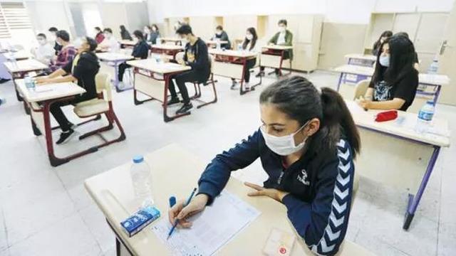 Hala Uzaktan Eğitim Alan Öğrencilerin Yüz Yüze Eğitime Başlayacağı Tarih Ortaya Çıktı
