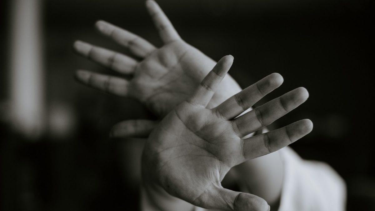 Bir Başkası Omzunuza Dokunduğu Anda Sizi Korkudan Bayıltabilecek Rahatsızlık: Hafefobi