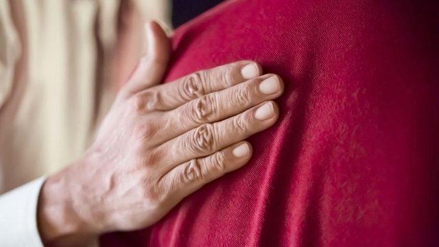 Bir Başkası Omzunuza Dokunduğu Anda Sizi Korkudan Bayıltabilecek Rahatsızlık: Hafefobi