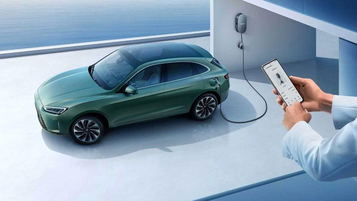 Huawei Daha İlk Elektrikli Arabasıyla Tesla’ya Sağlam Rakip Oldu: Sadece 5 Günde Verilen Rekor Sipariş Sayısı Açıklandı