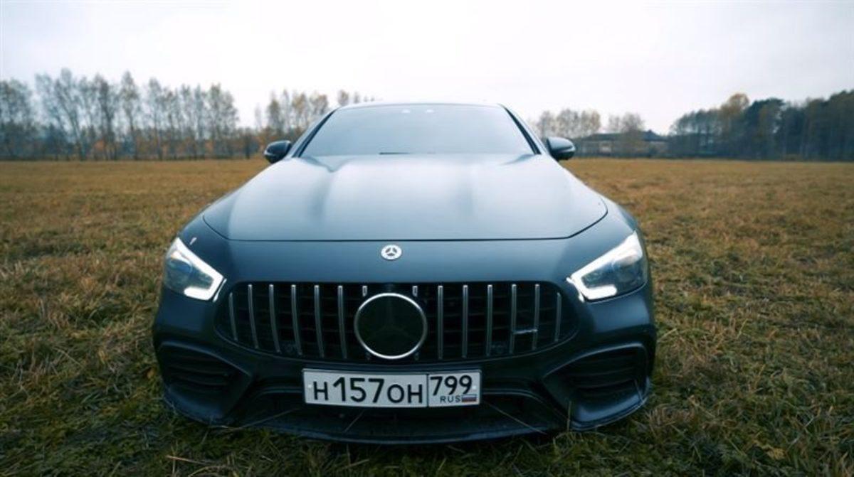 Bir YouTuber, 150 Bin Dolarlık Mercedes’ini Benzin Döküp Yaktı [Video]