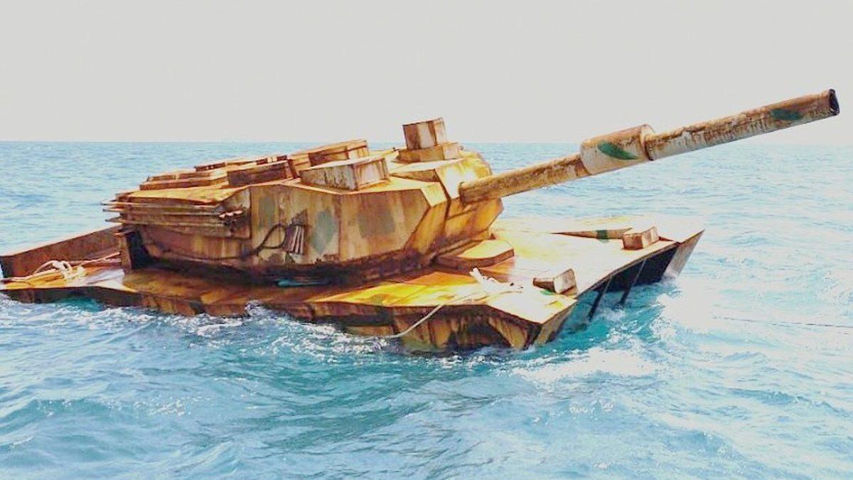 Endonezya Sularında Süzülürken Keşfedilen Gizemli Tank Karaya Çıkarıldı: Hâlâ Nereden Geldiği Bilinmiyor (Video)