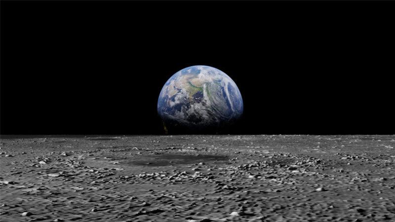 NASA, Ay’ın Aydınlık Yüzeyinde Su Bulunduğunu Açıkladı