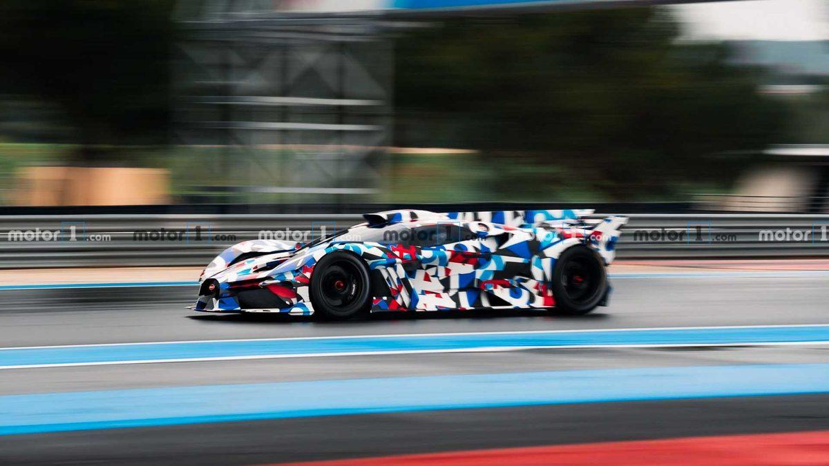 Bugatti’nin Yeni Süper Arabasının Çıplak Hali Ortaya Çıktı