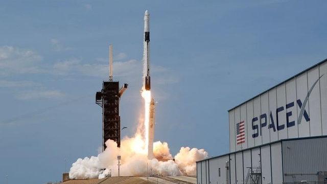 Ermenilerden Elon Musk’a Türkiye Çağrısı: SpaceX, TURKSAT 5A’yı Uzaya Götürmesin