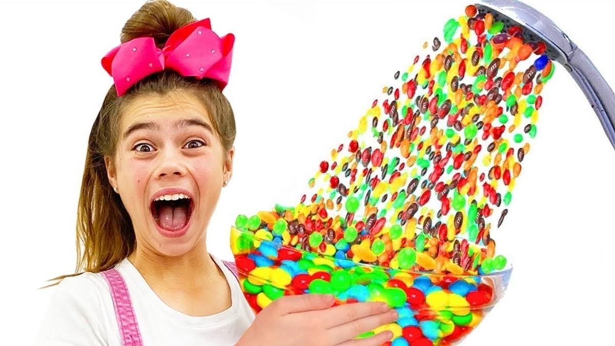 Korkutan Araştırma: Çocuk YouTuber’lar Sadece Abur Cubur Yiyerek 1 Milyar İzlendi