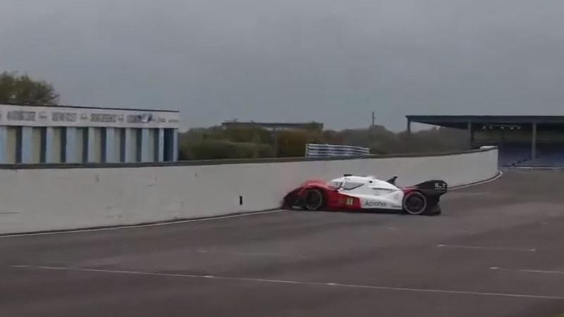 Otonom Yarış Aracı, Daha Yarış Başlamadan Kaza Yaptı [Video]