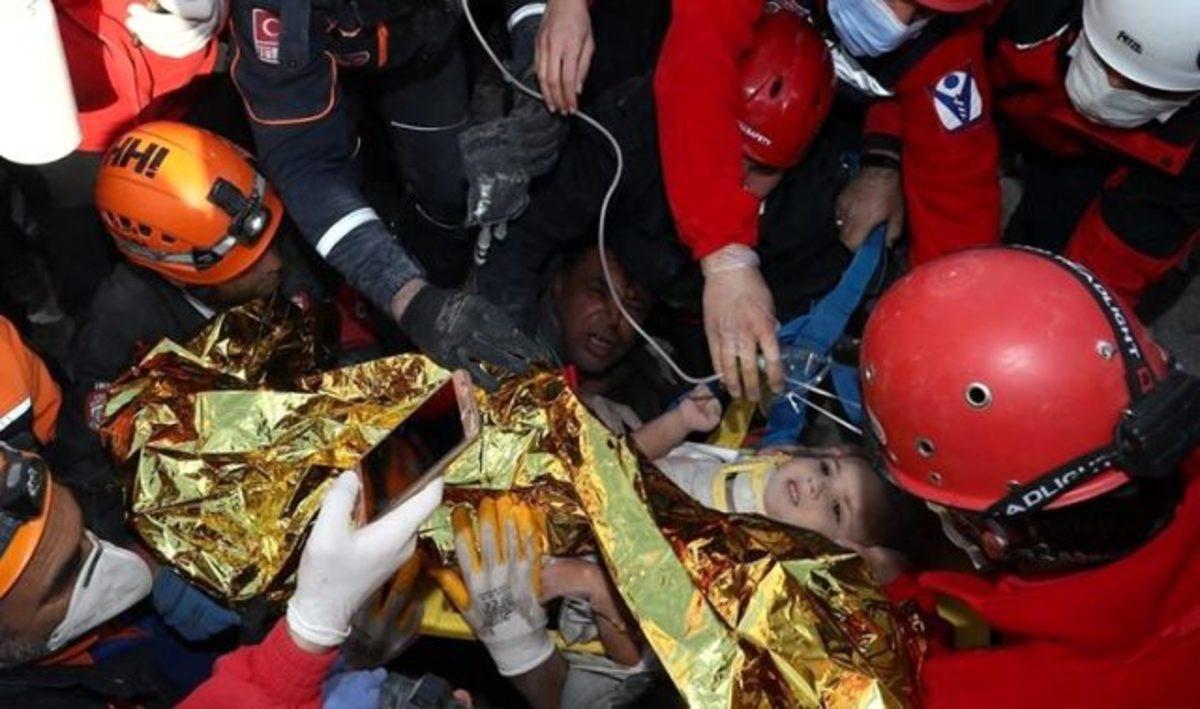 Depremzedelerin Üzerine Örtülen Sarı Örtünün Ne İşe Yaradığı Açıklandı