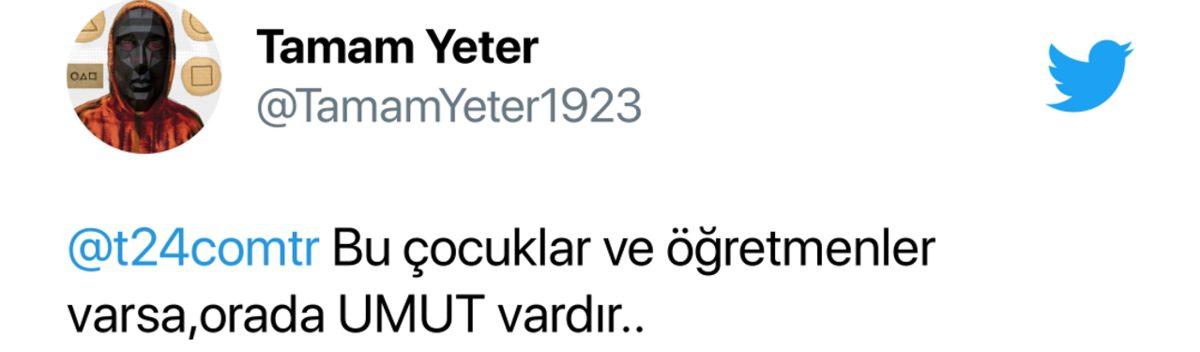 Öğrencilerine Kürsüden Şarkı Söyleyen Öğretmenin Videoları TikTok’ta Viral Oldu: İşte Gelen Tepkiler