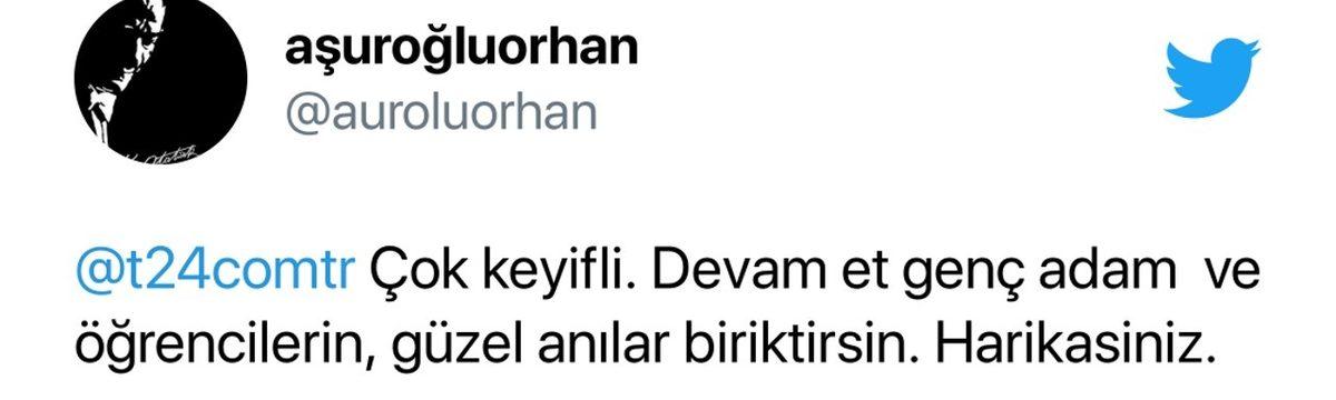 Öğrencilerine Kürsüden Şarkı Söyleyen Öğretmenin Videoları TikTok’ta Viral Oldu: İşte Gelen Tepkiler