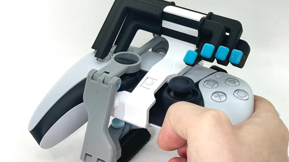 YouTuber, PlayStation 5 Kolunu Tek Elle Kullanmayı Mümkün Kılan Bir ’Aparat’ Tasarladı [Video]