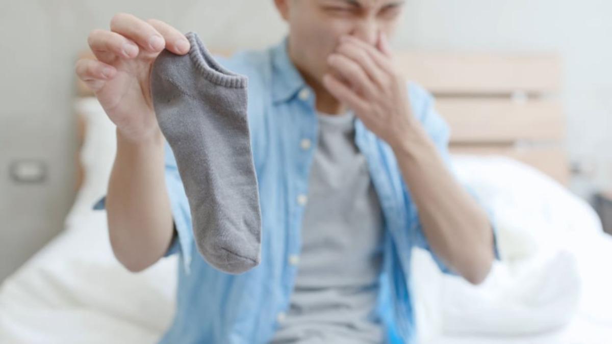 Bilim İnsanları, Ayak Kokusunu Yok Edecek Nanoteknoloji Çoraplar Üretti