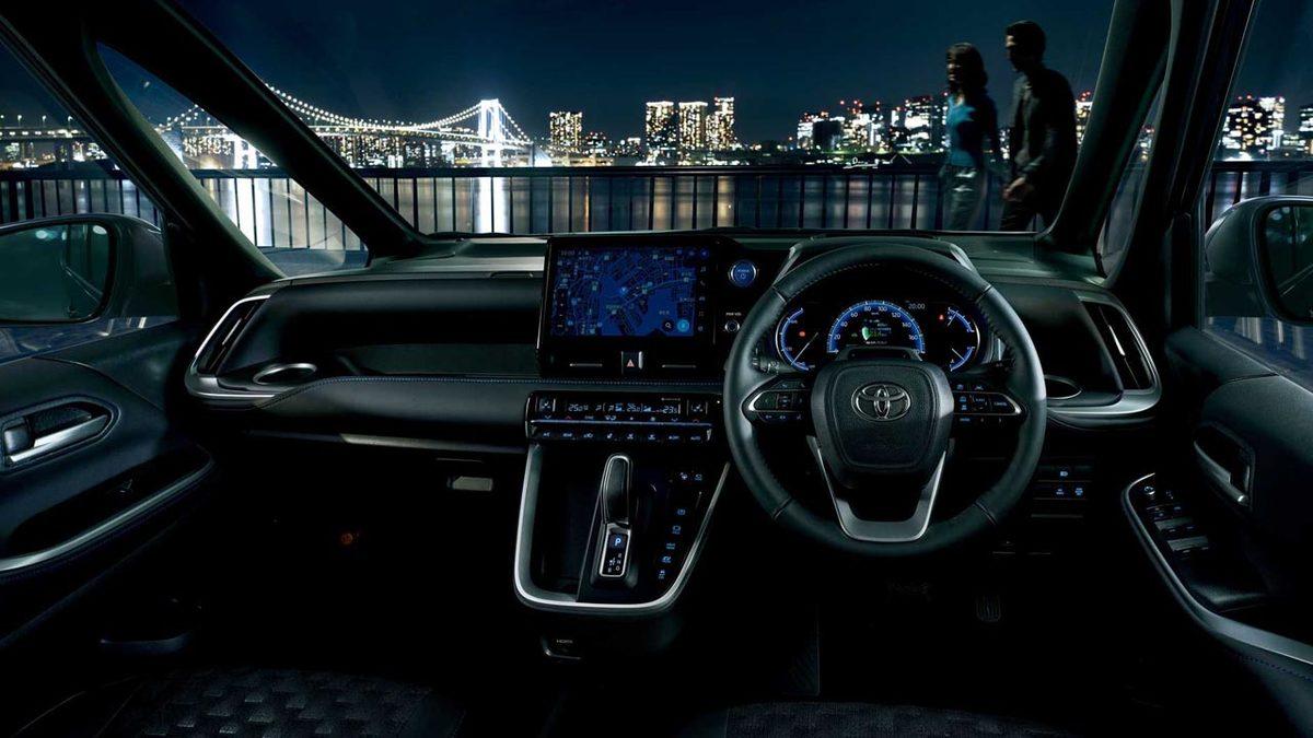 Toyota, Spor Otomobilcesine Yakışıklı Minibüsü 2022 Noah ve Voxy’yi Tanıttı