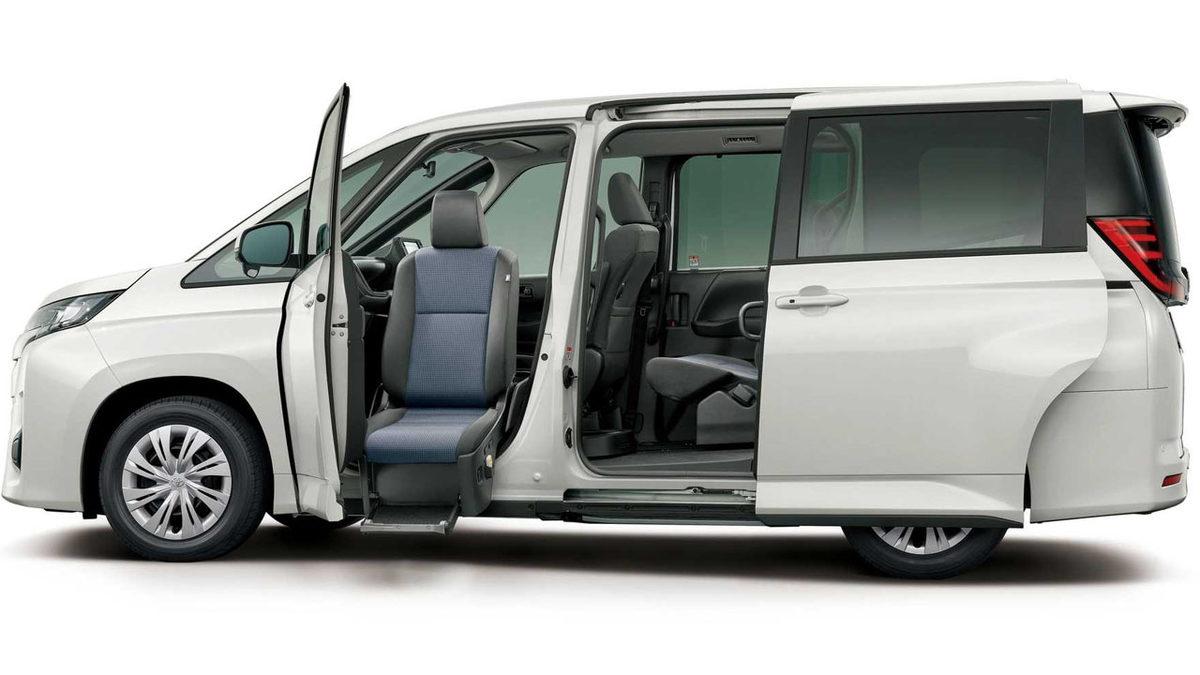 Toyota, Spor Otomobilcesine Yakışıklı Minibüsü 2022 Noah ve Voxy’yi Tanıttı