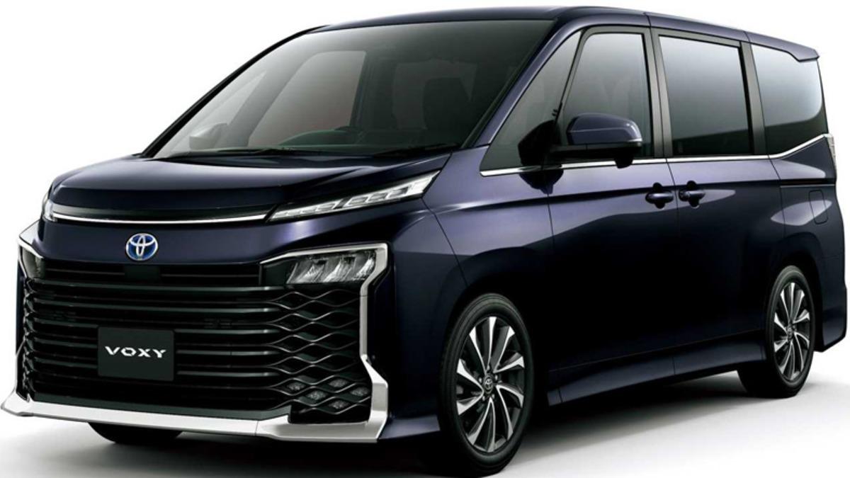 Toyota, Spor Otomobilcesine Yakışıklı Minibüsü 2022 Noah ve Voxy’yi Tanıttı