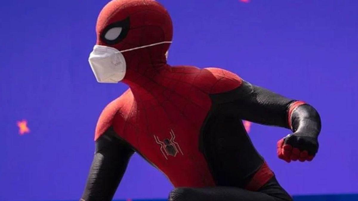 Tom Holland, Spider-Man 3’ün Setinden İlk Fotoğrafı Paylaştı