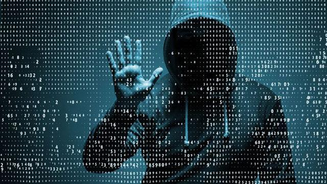 Türk Siber Güvenlik Uzmanı, Hackerların Akıllı Telefonları Nasıl Ele Geçirdiğini Anlattı