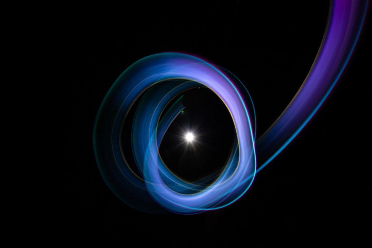 Bir Sanatçı, Işıkla Boyama Tekniğini Kullanarak Duyguların Resmini Çizdi