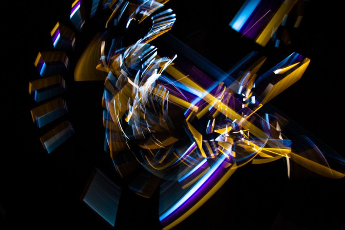 Bir Sanatçı, Işıkla Boyama Tekniğini Kullanarak Duyguların Resmini Çizdi