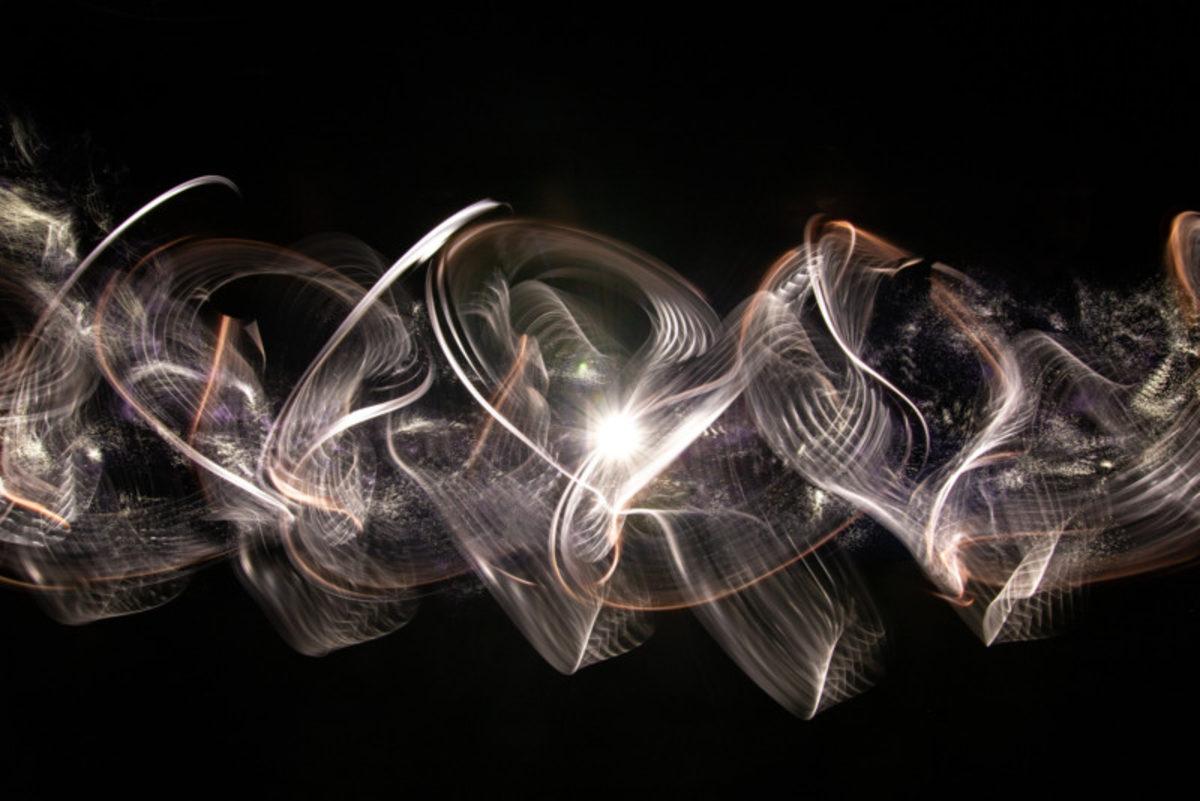 Bir Sanatçı, Işıkla Boyama Tekniğini Kullanarak Duyguların Resmini Çizdi