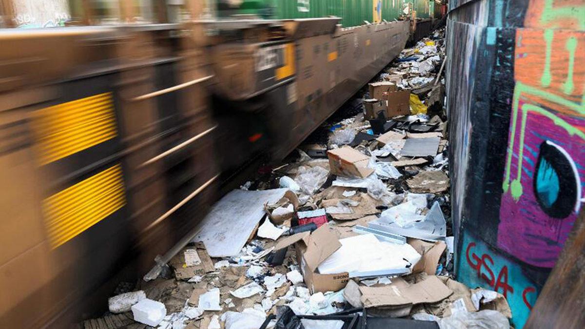 ABD’de Kaos Yaşanıyor: Amazon, FedEx ve UPS Kargolarını Taşıyan Tren Vagonları Yağmalandı