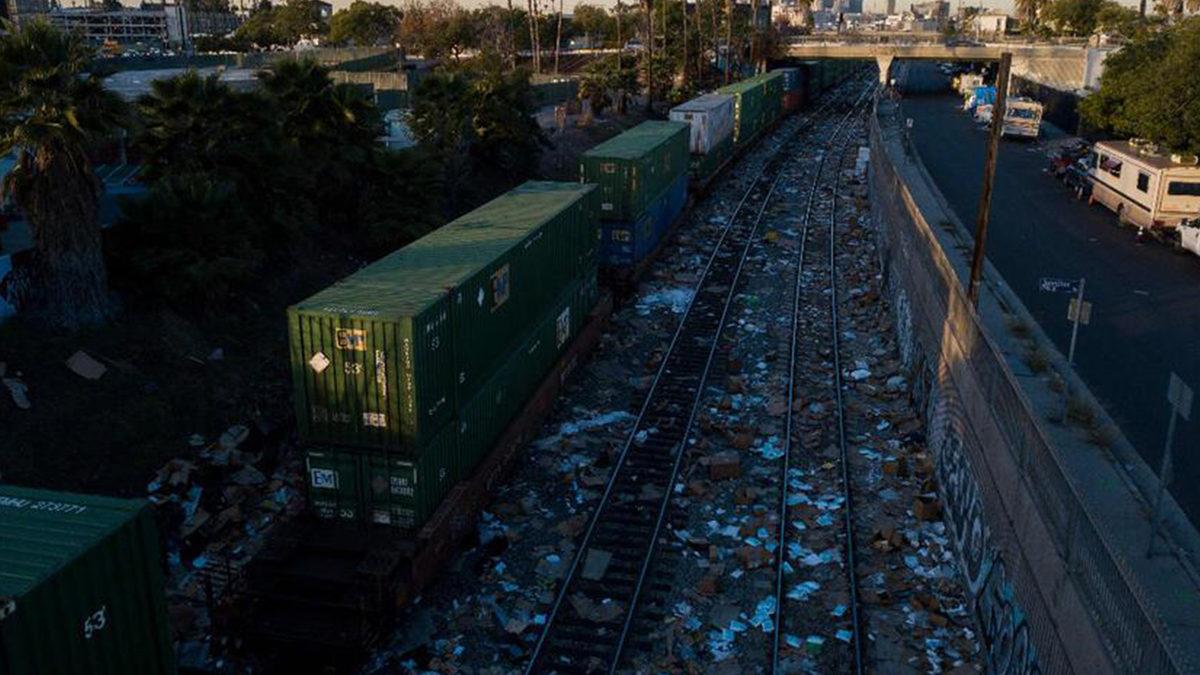 ABD’de Kaos Yaşanıyor: Amazon, FedEx ve UPS Kargolarını Taşıyan Tren Vagonları Yağmalandı