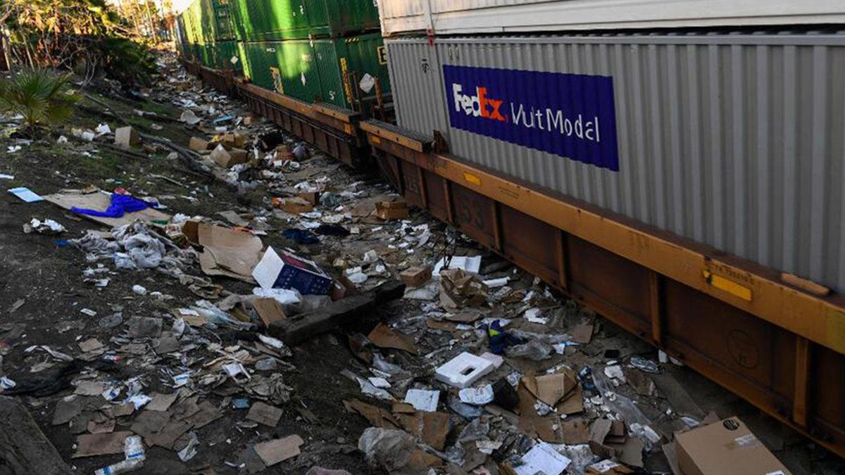ABD’de Kaos Yaşanıyor: Amazon, FedEx ve UPS Kargolarını Taşıyan Tren Vagonları Yağmalandı