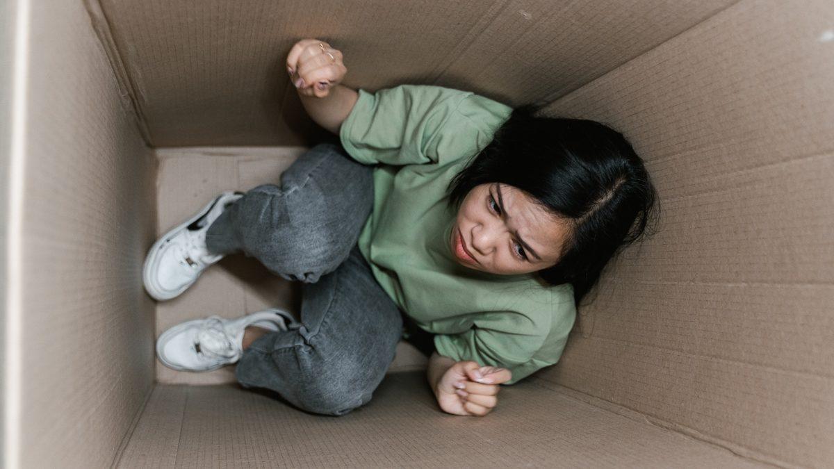 Çocukluk Travmaları Sebebiyle Asansöre Bile Binmeyen İnsanların Yaşadıkları Durum: Klostrofobi Nedir?