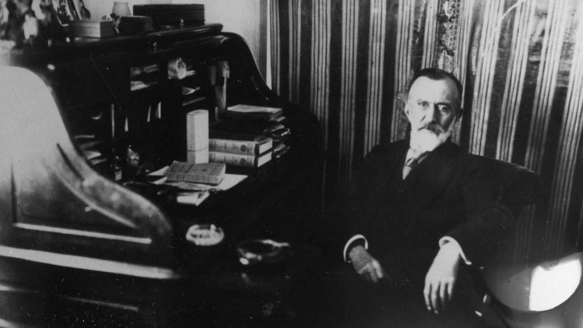 Eşini Kaybettikten Sonra Yaşadığı Acıyı Kelimelere Döken Abdülhak Hamit Tarhan’ın Eşsiz Eseri Makber’in Çarpıcı Hikayesi