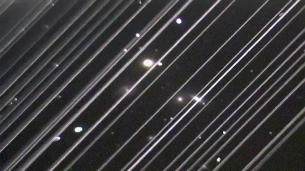 Gökbilimciler, SpaceX Uydularının Uzay Fotoğraflarını Kirlettiğini Açıkladı