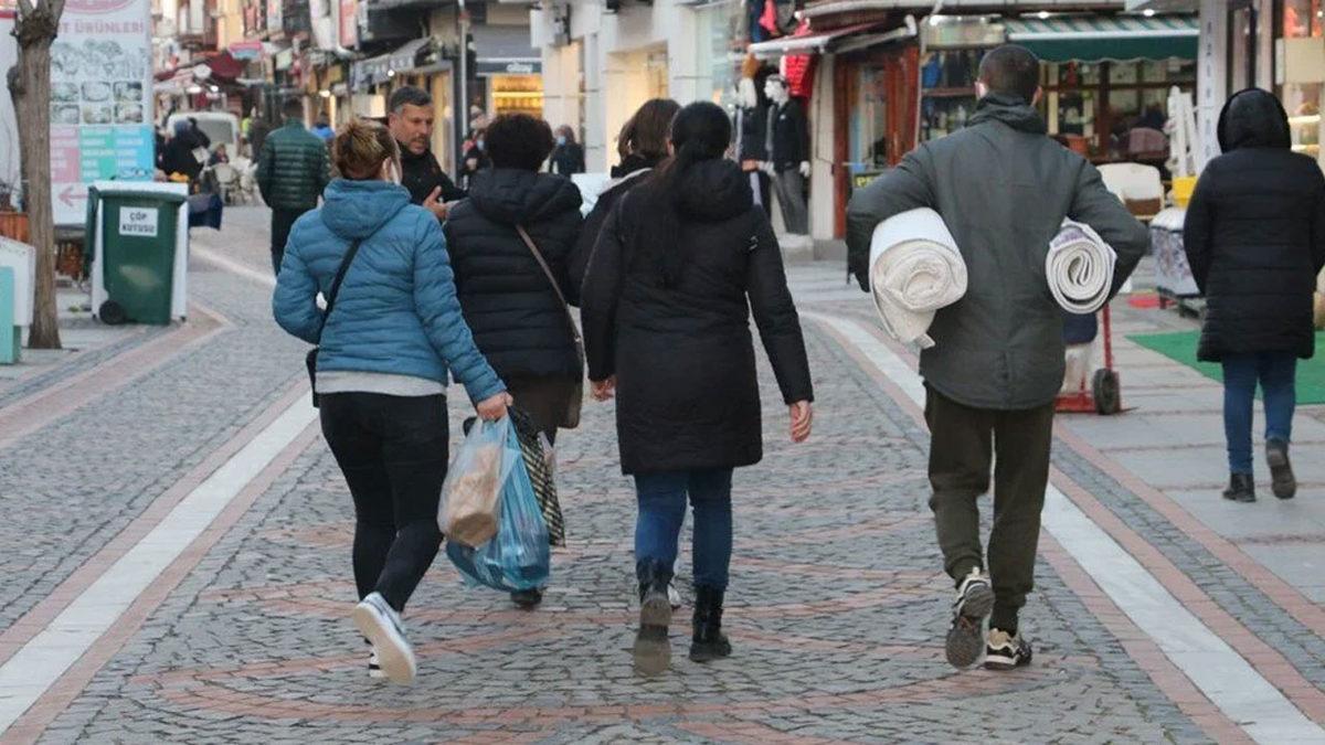 Bulgarlar, Türkiye ’Yasağına’ Saatler Kala Edirne’ye Ucuz Alışveriş Seferi Düzenledi: İşte Sinirlerinizi Zıplatacak Görüntüler [Video]
