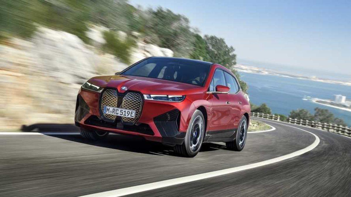 BMW’nin 500 Beygirlik Tam Elektrikli Yarı Otonom SUV’si BMW iX Tanıtıldı