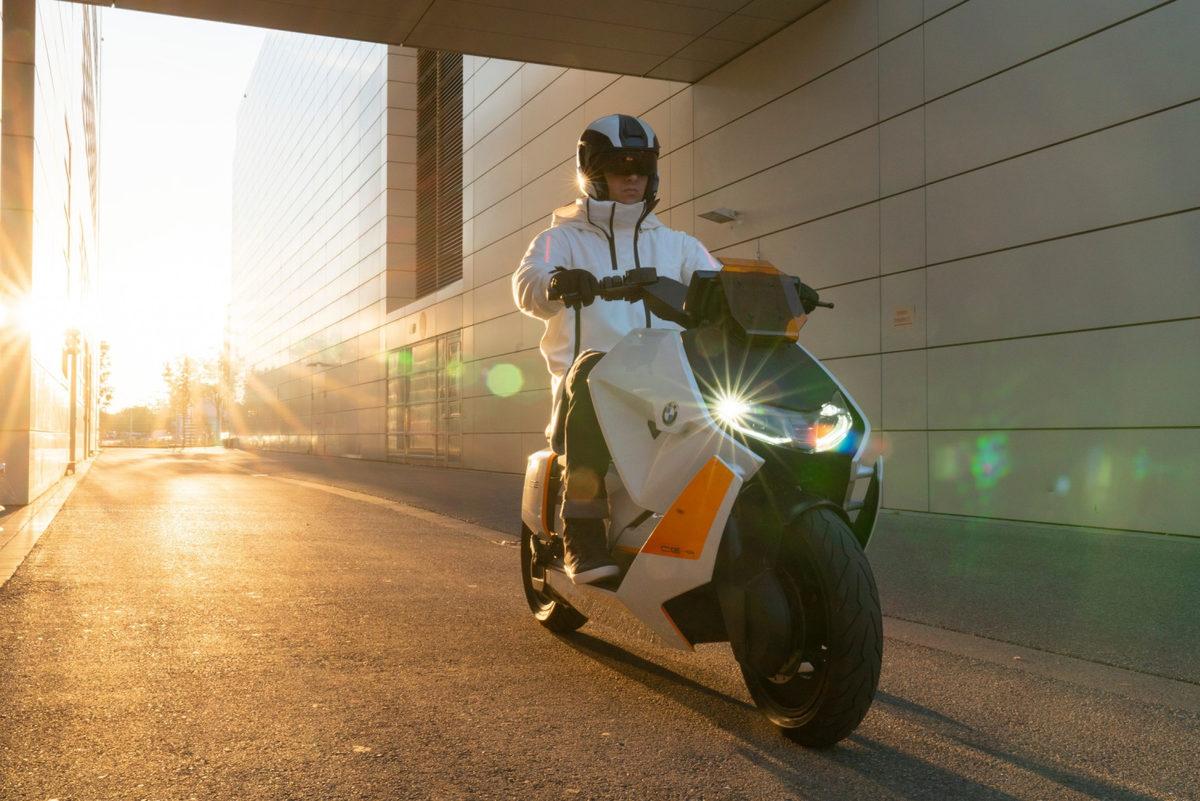 BMW’den Fütüristik Tasarımlı Yeni Elektrikli Scooter: Motorrad Definition CE 04