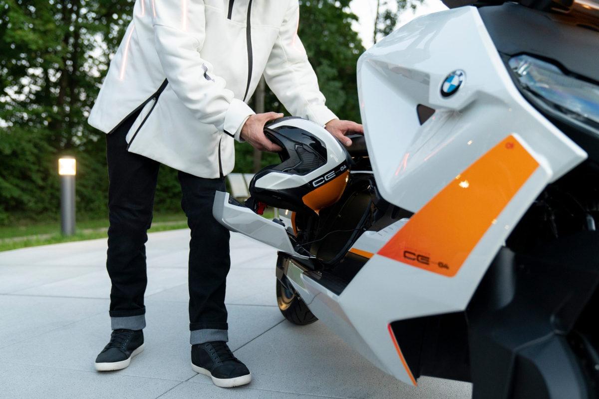 BMW’den Fütüristik Tasarımlı Yeni Elektrikli Scooter: Motorrad Definition CE 04